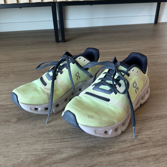 Like New Cloud Go On Cloud Running Shoes - Picture 10 of 11